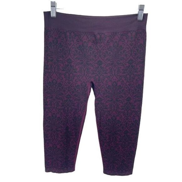 Fabletics Womens Seamless Capri Pants Printed Yoga Elastic Waist Purple Medium - Picture 1 of 7